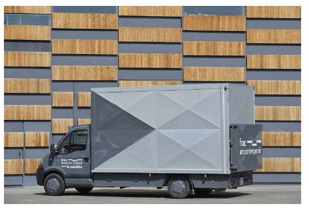 Le Satellite, camion d’art contemporain du Frac Franche-Comté